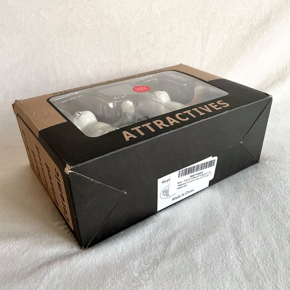 Attractives Magnetic Hugging Cats Salt and Pepper Shakers - Picture 12 of 12